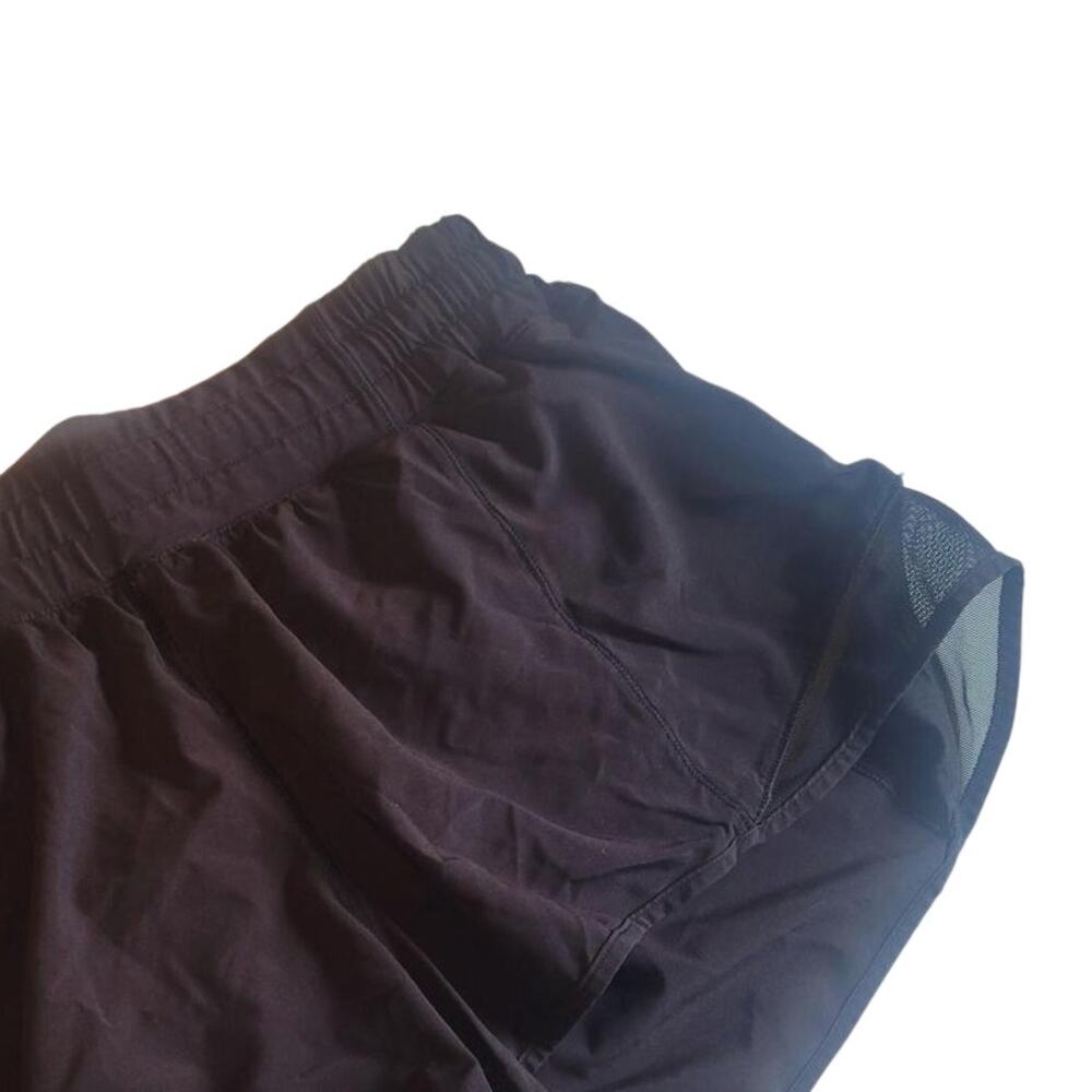 Lululemon sz 8 Black running shorts Hotty Hot